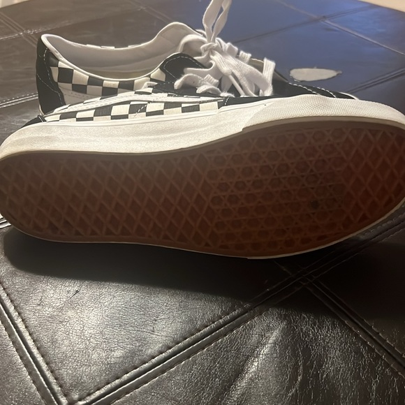 Vans men’s sneakers. Preowned but worn only one time. Size 8.5. NO BOX. - Picture 3 of 6
